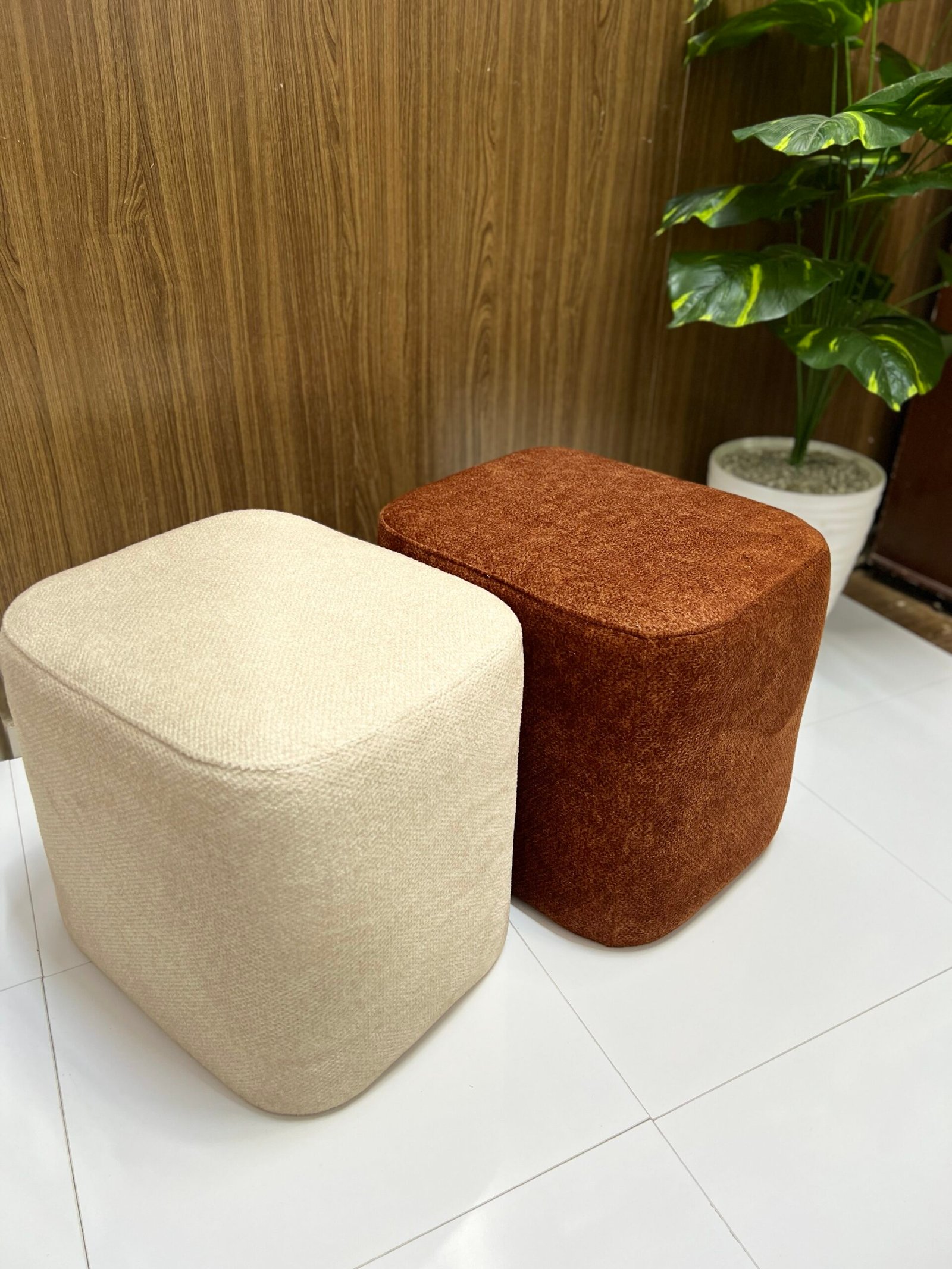 2 poufes ovales